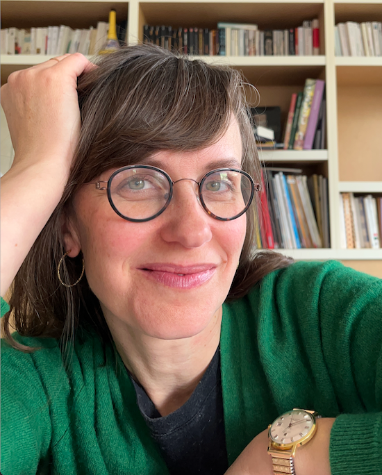 Une image contenant personne, Visage humain, livre, biblioth&egrave;que

Le contenu g&eacute;n&eacute;r&eacute; par l&rsquo;IA peut &ecirc;tre incorrect.