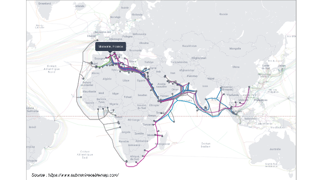 Les câbles à fibre optique : structure, déploiement en mer et impact