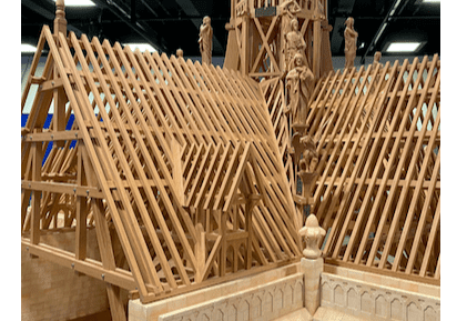 La charpenterie d'autrefois, hier et aujourd'hui par un des charpentiers ayant œuvré à la reconstruction de ND de Paris